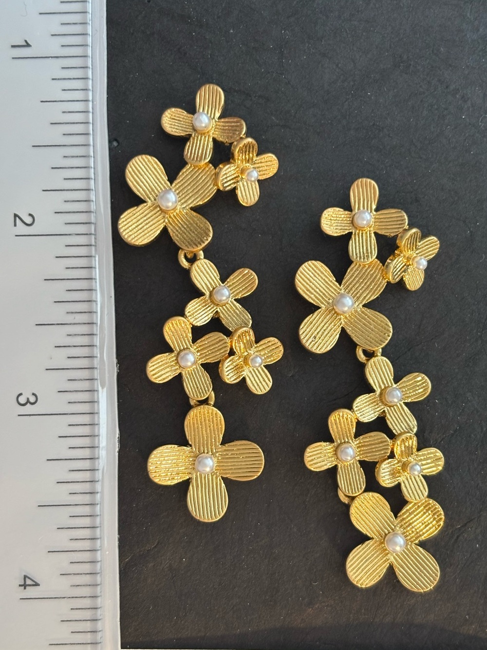 Oscar de la Renta • Gold Hydrangea Crystal Pearl Cascade Earrings - Picture 6 of 10